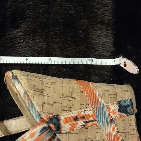 Women's Platform wedge Sandals by Chinese Laundry, Size 6. - Picture 6 of 9